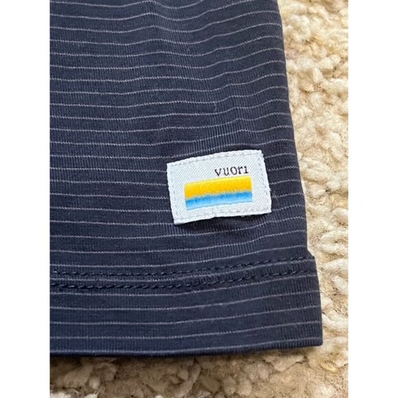 Vuori Men's Black Linear Tech Tee Performance Shirt Size Large L EUC - Picture 2 of 7